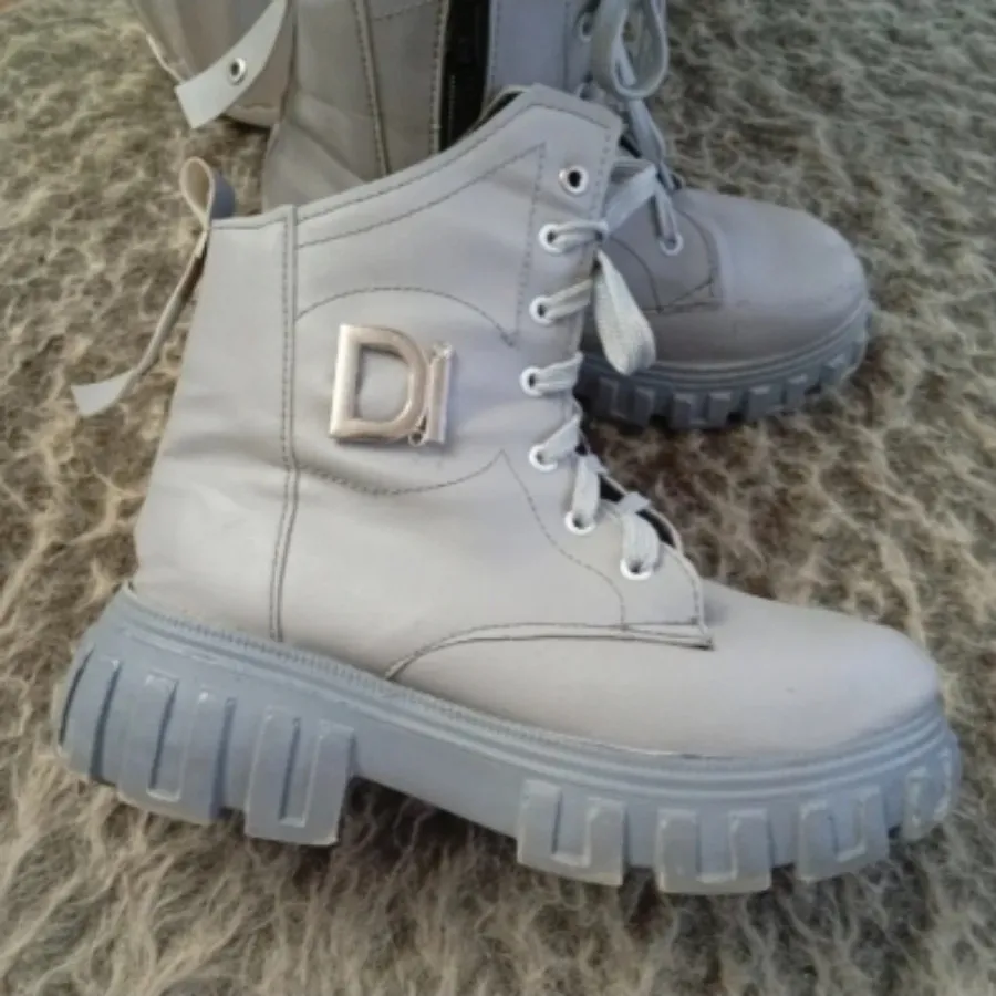 بوت خاکستری