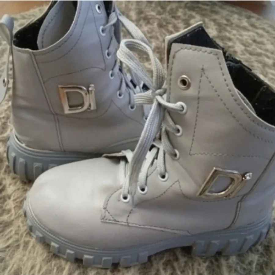 بوت خاکستری