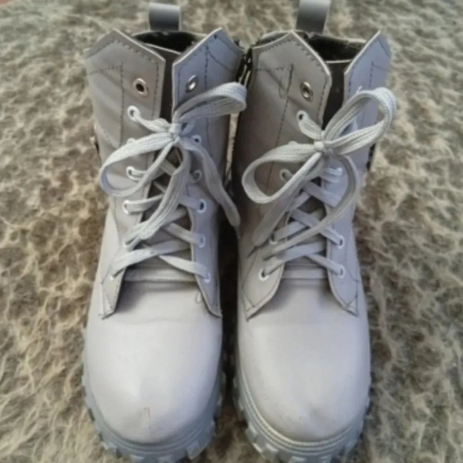 بوت خاکستری