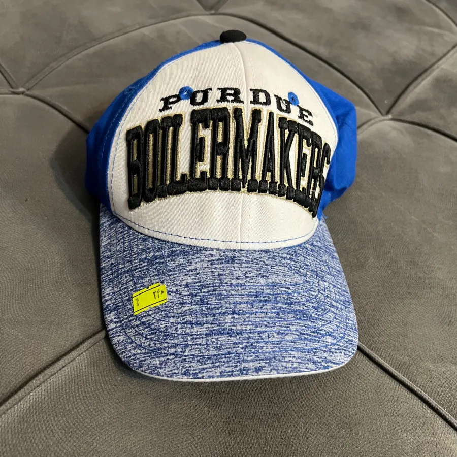 کلاه آبی و قرمز باهم