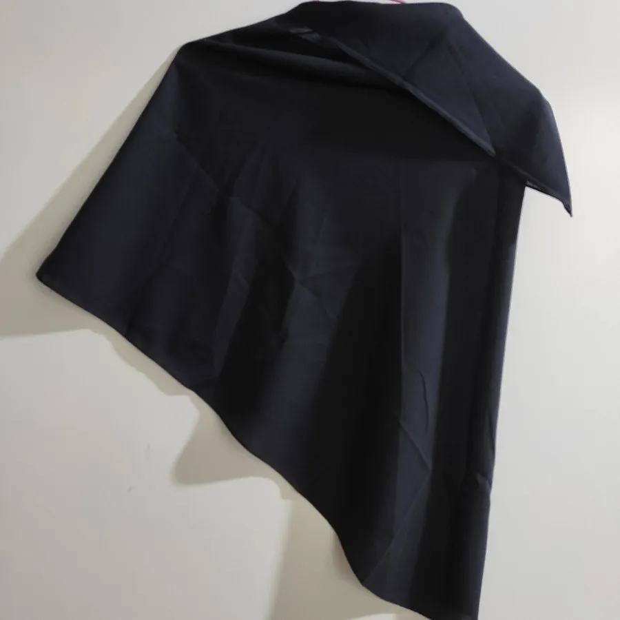 مقنعه مشکی و سورمه ای