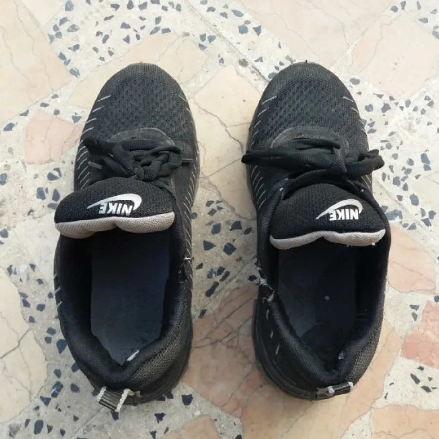 کفش کتونی در حد نو