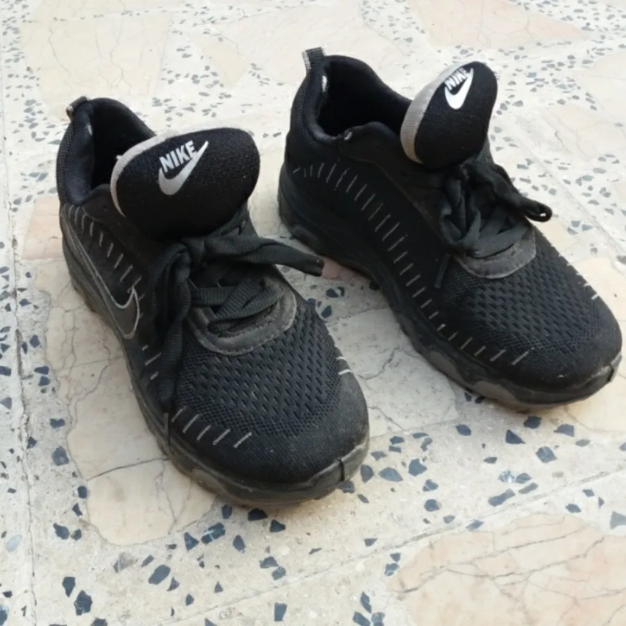 کفش کتونی در حد نو