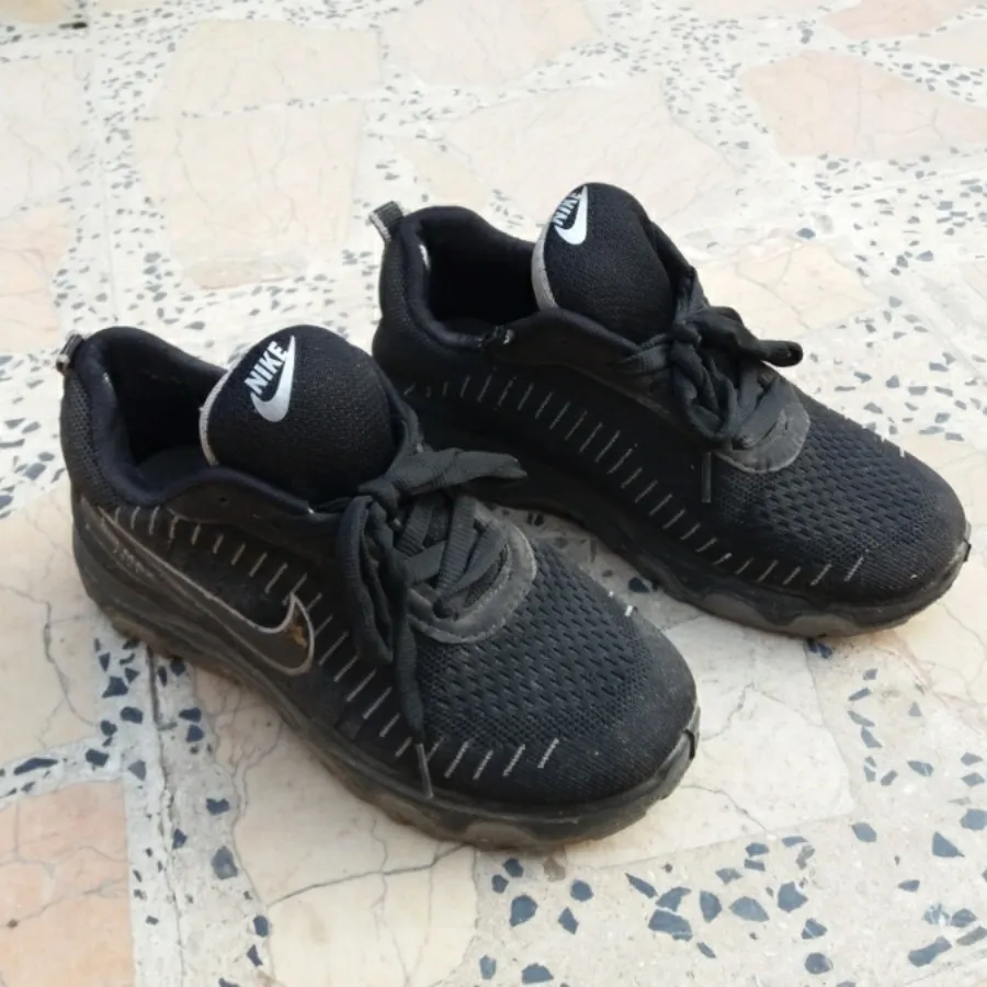 کفش کتونی در حد نو