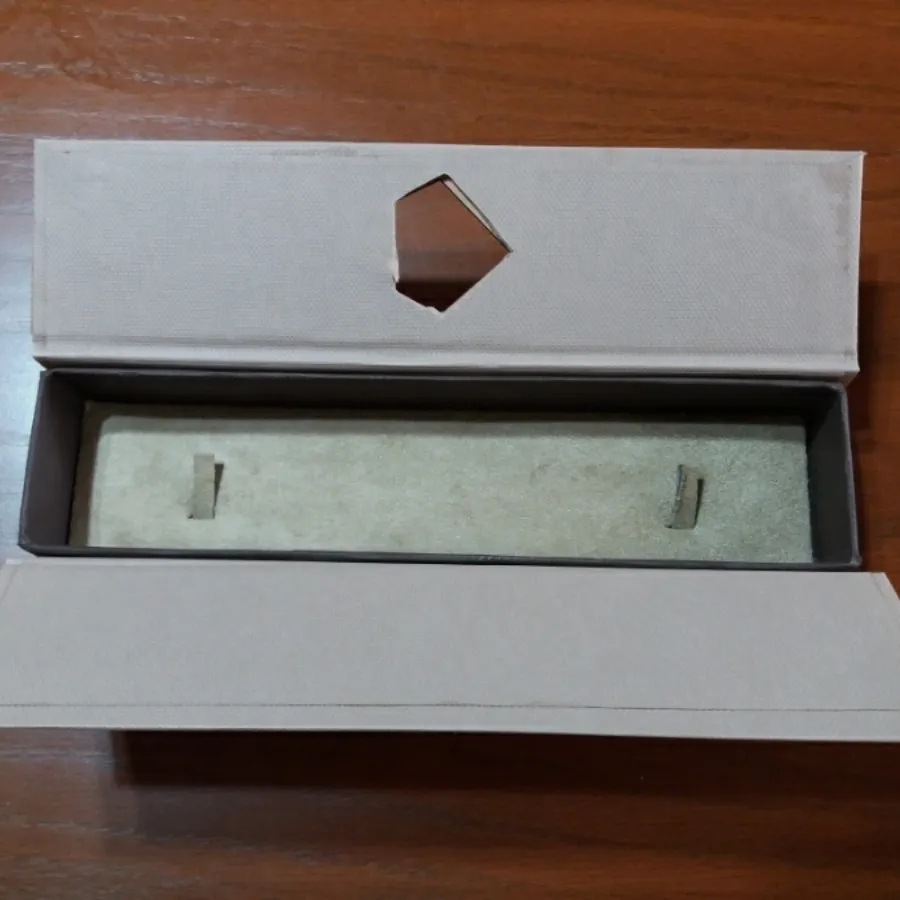 جعبه کادویی برای دستبند و