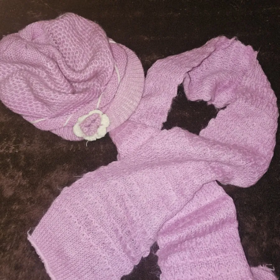 کلاه و شالگردن فرانسوی