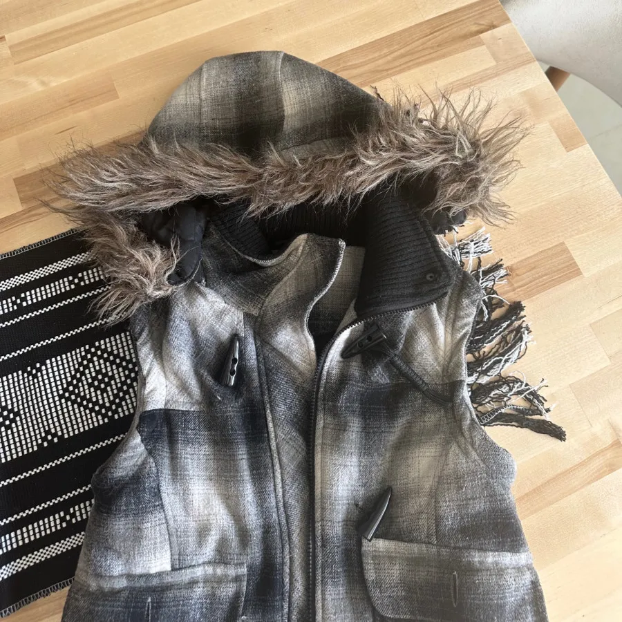 وست (ژیله) بسیااار گرم