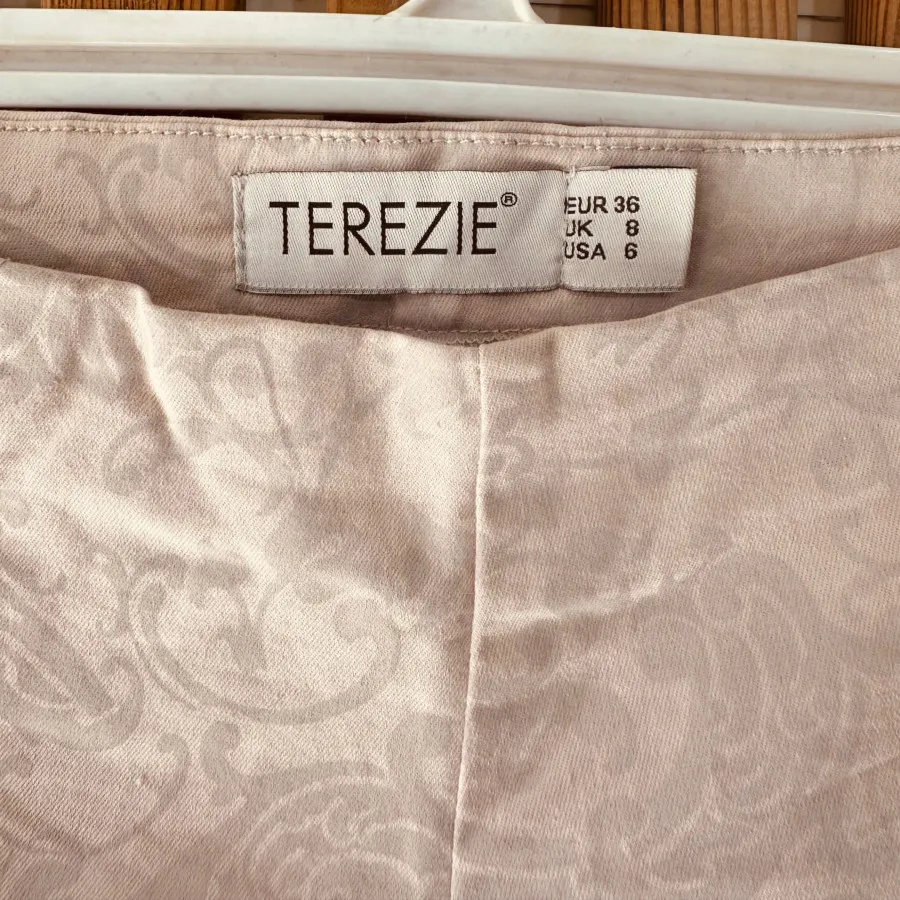 شلوارک مجلسی کرم