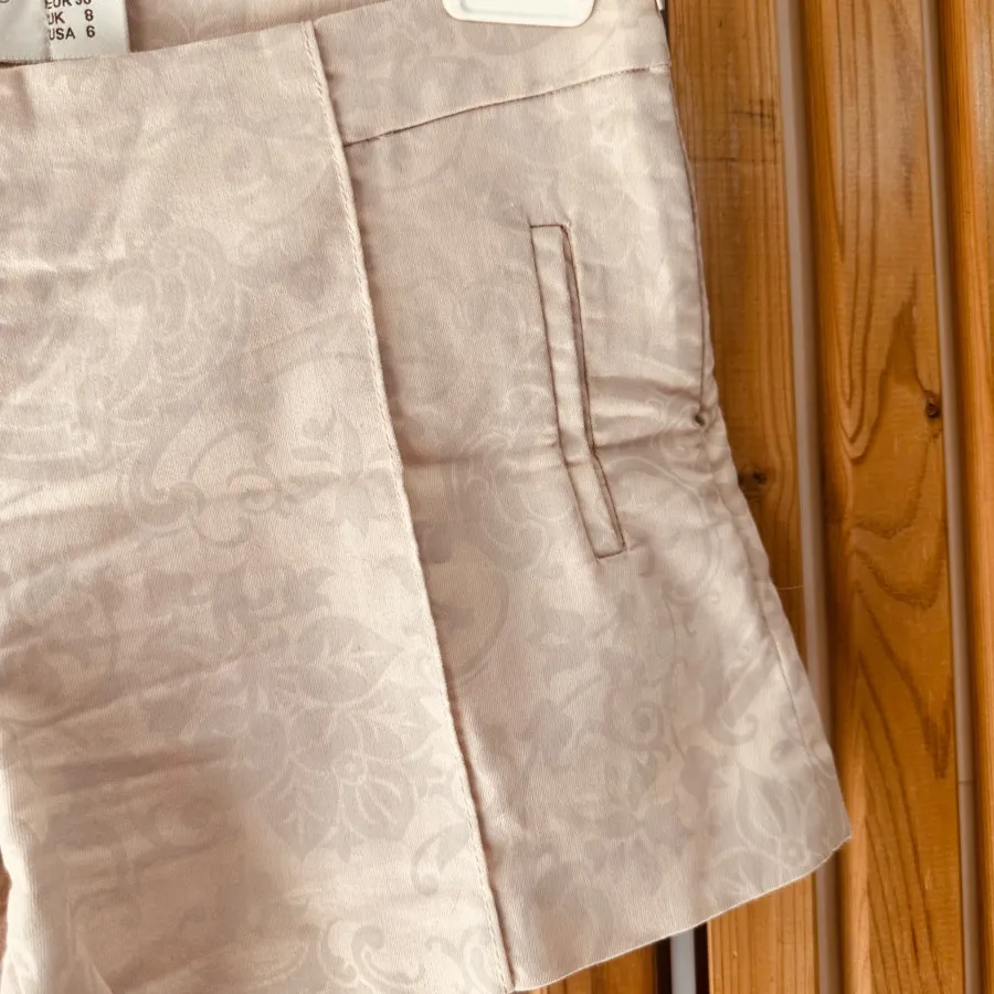 شلوارک مجلسی کرم