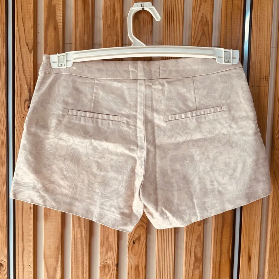 شلوارک مجلسی کرم