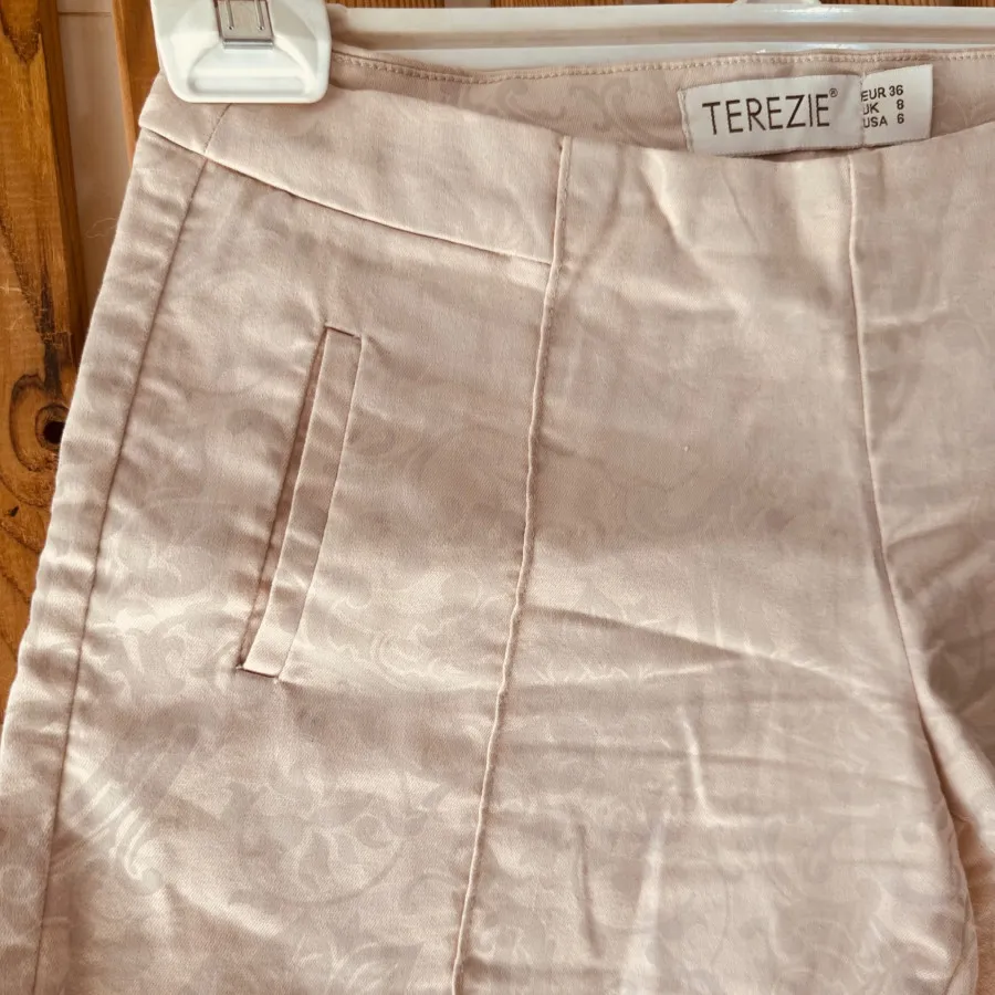 شلوارک مجلسی کرم