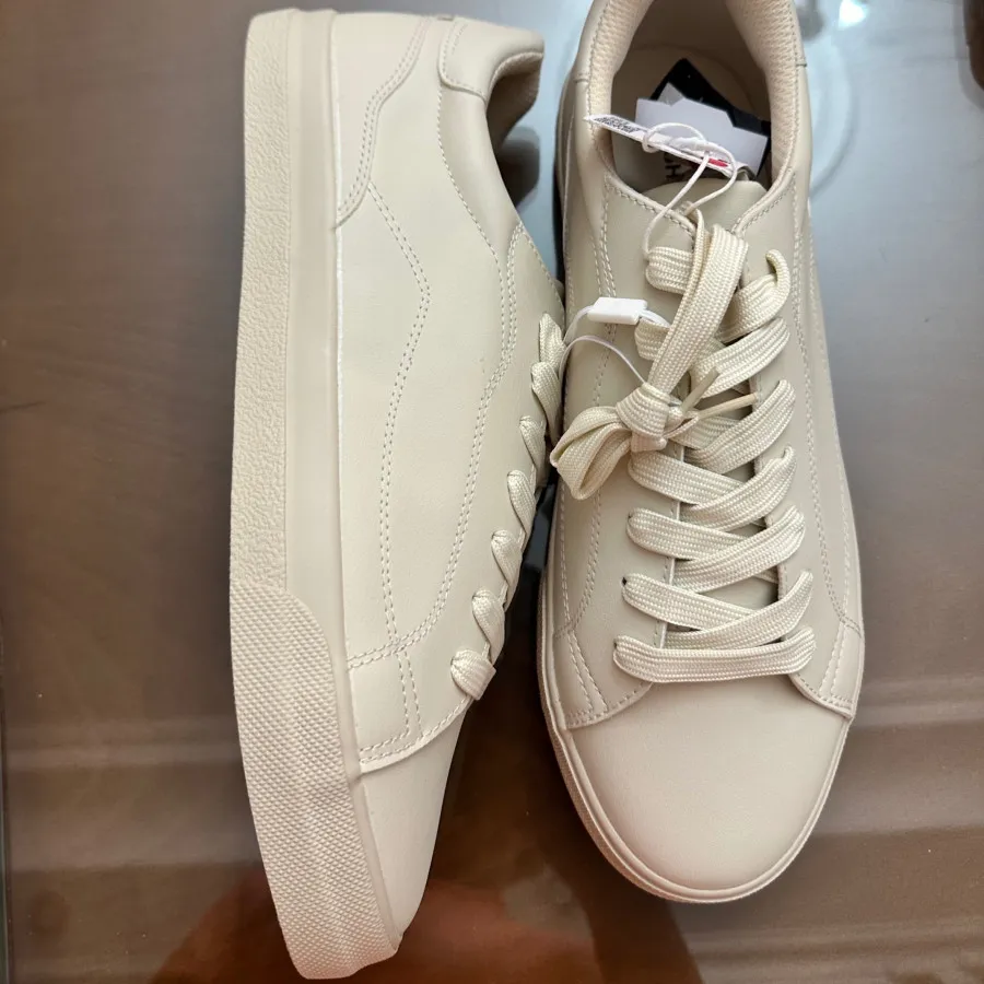 کتونی برشکا کرم