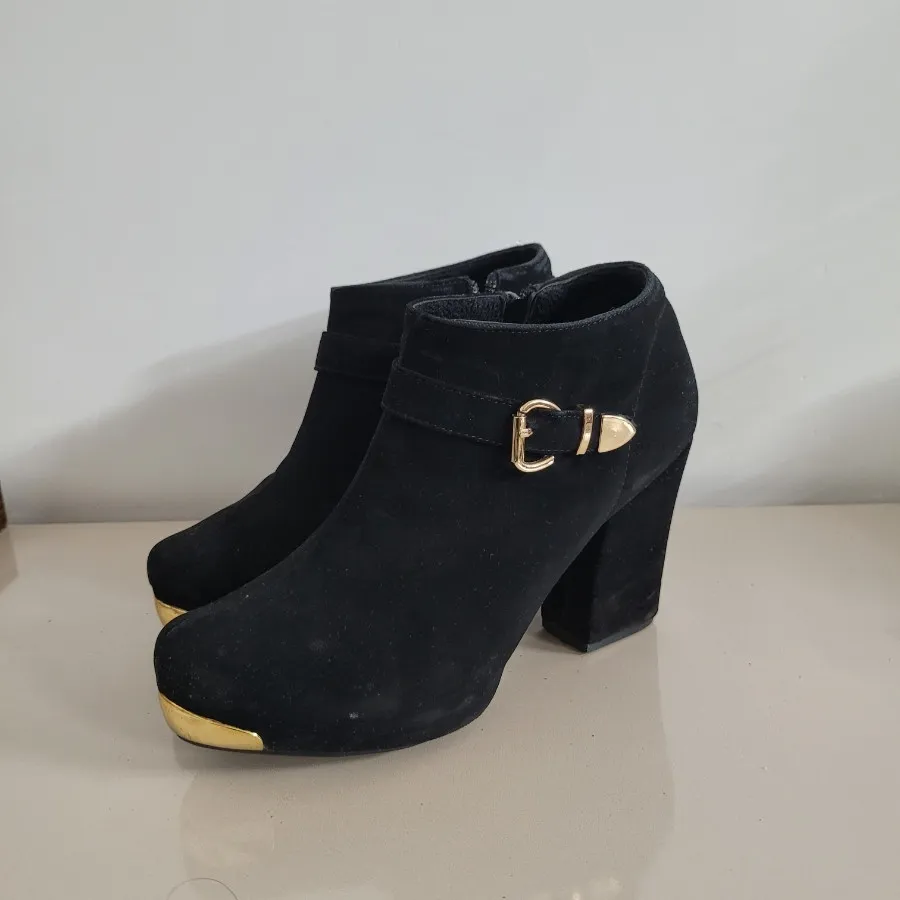 نیم بوت مخمل