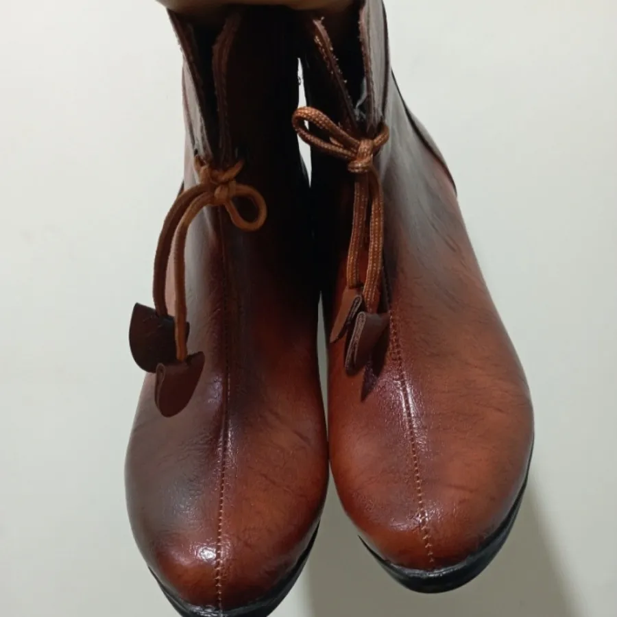 نیم بوت منگوله ای