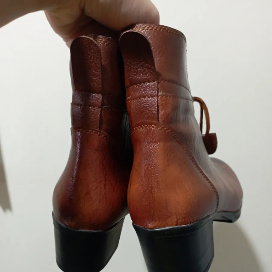 نیم بوت منگوله ای