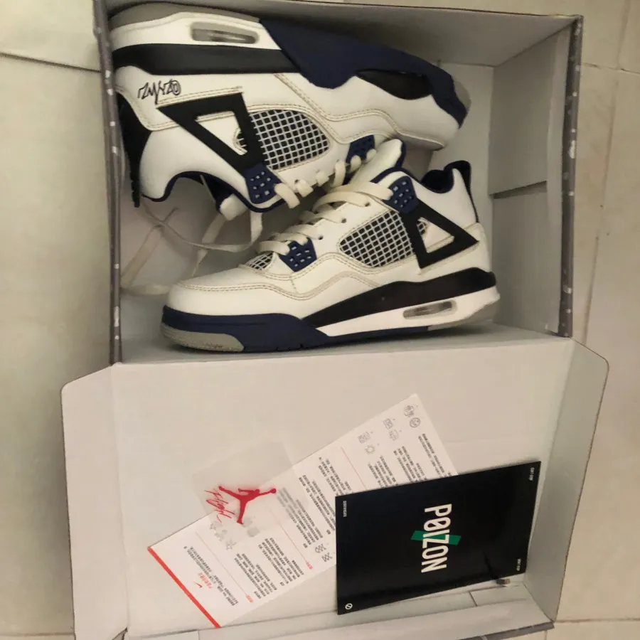 کتونی جردن 4