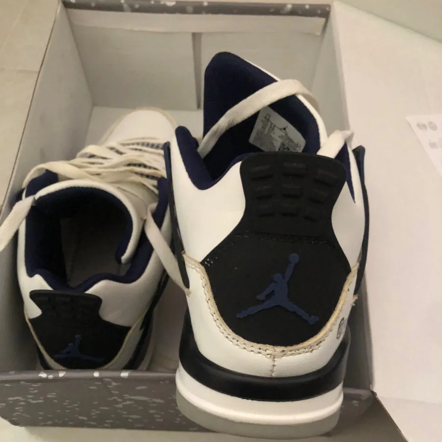 کتونی جردن 4