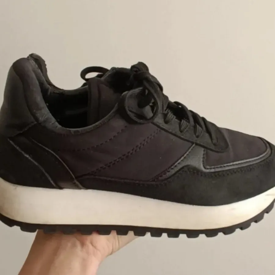 کفش اسپرت zara