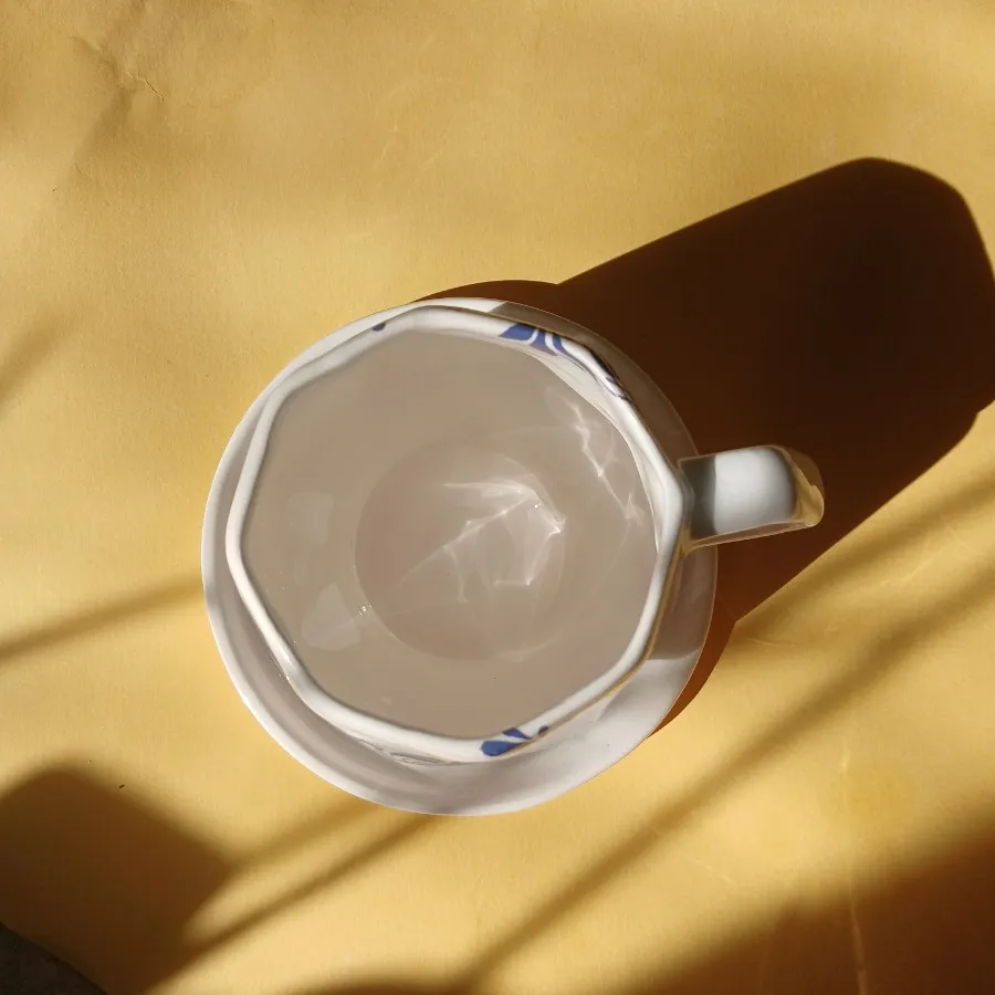 فنجان و زیر فنجانی