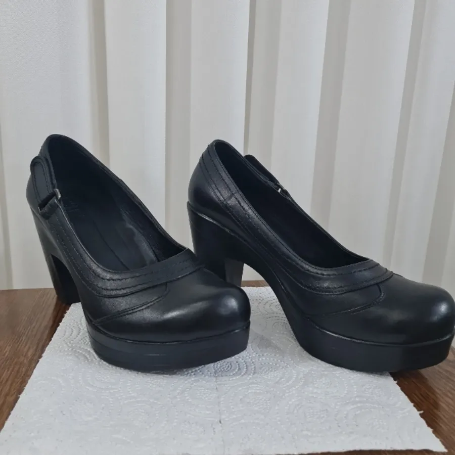 کفش چرم زنانه