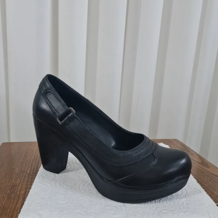 کفش چرم زنانه