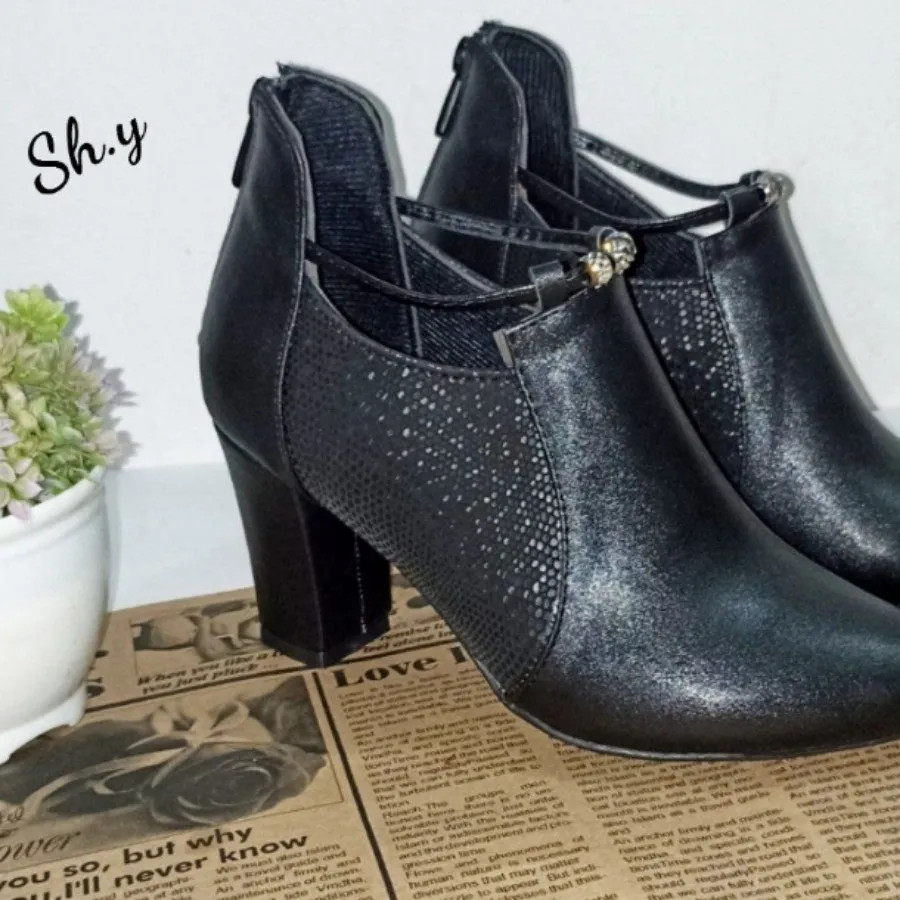 کفش پاشنه دار