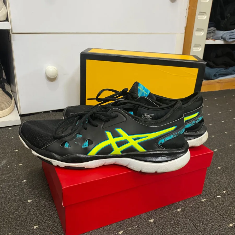 کتونی اسیکس