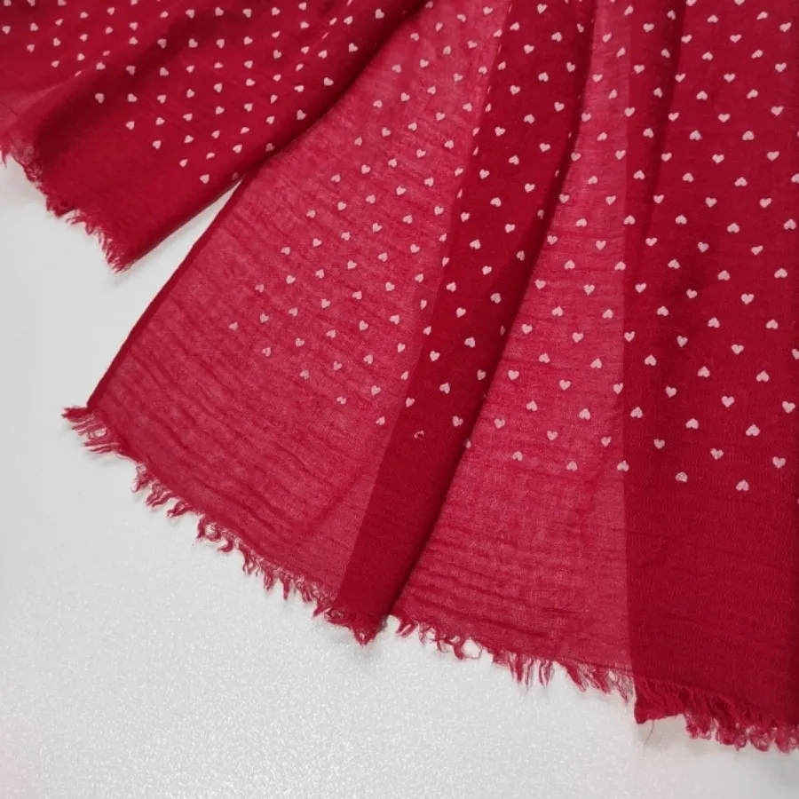 شال قرمز طرح دار