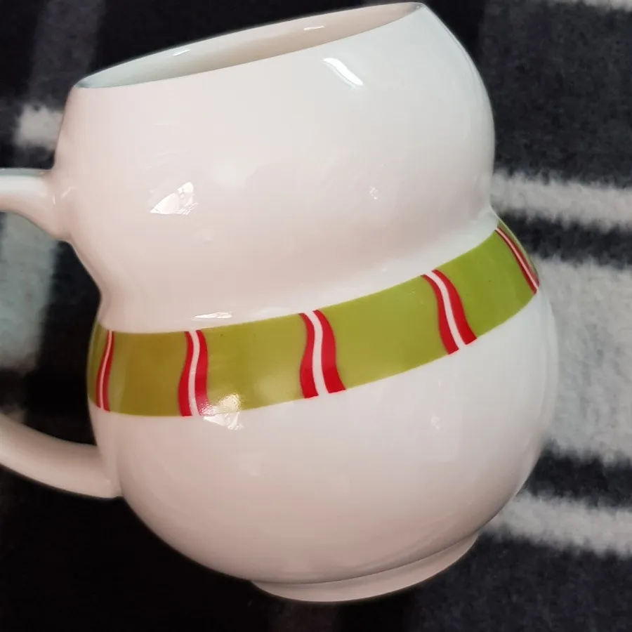 ماگ آدم برفی همراه باجعبه