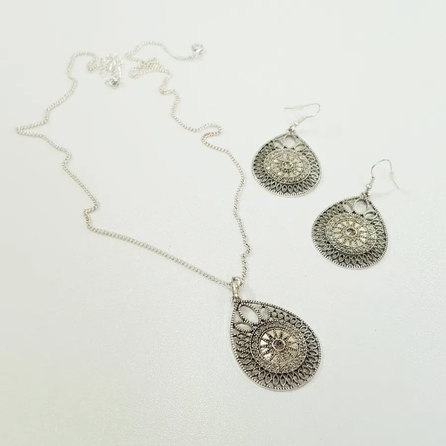 نیم ست گردنبند گوشواره