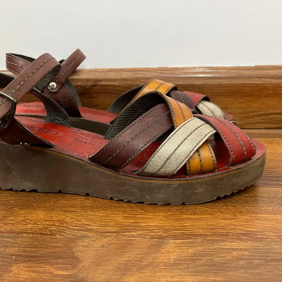 صندل چرم سایز 39