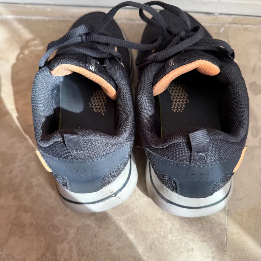 کتونی اسکیچرز