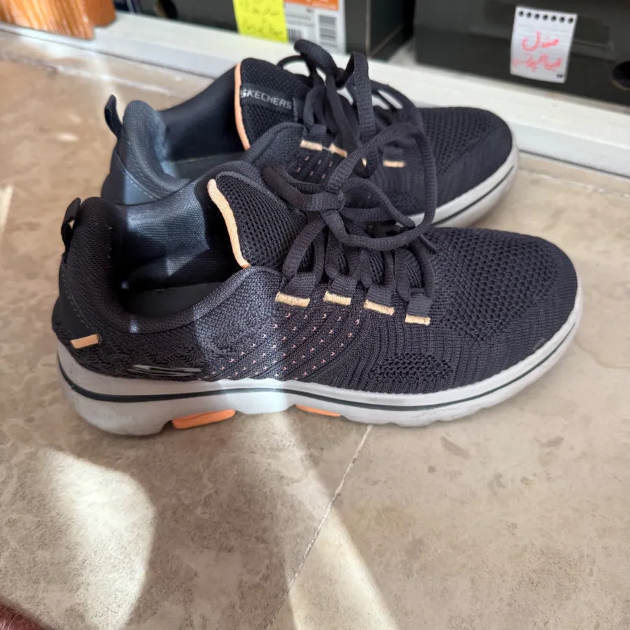 کتونی اسکیچرز