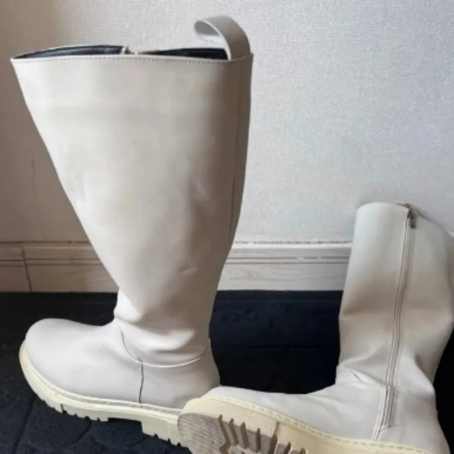 بوت چکمه سفید و کرم بلند