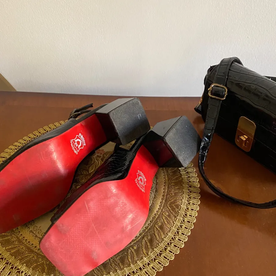 کفش مشکی ورنی