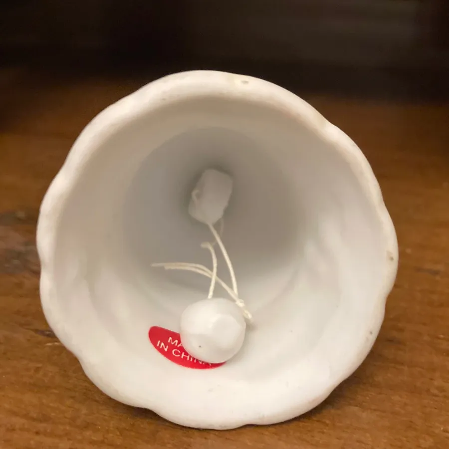 مجسمه چینی زنگ