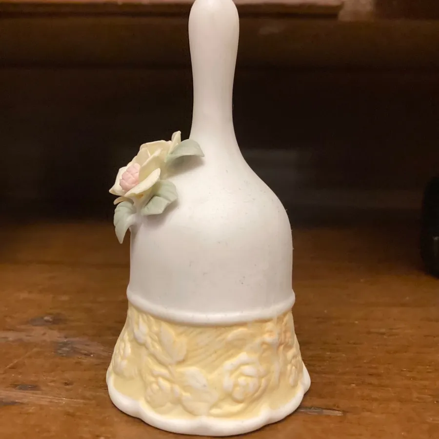 مجسمه چینی زنگ