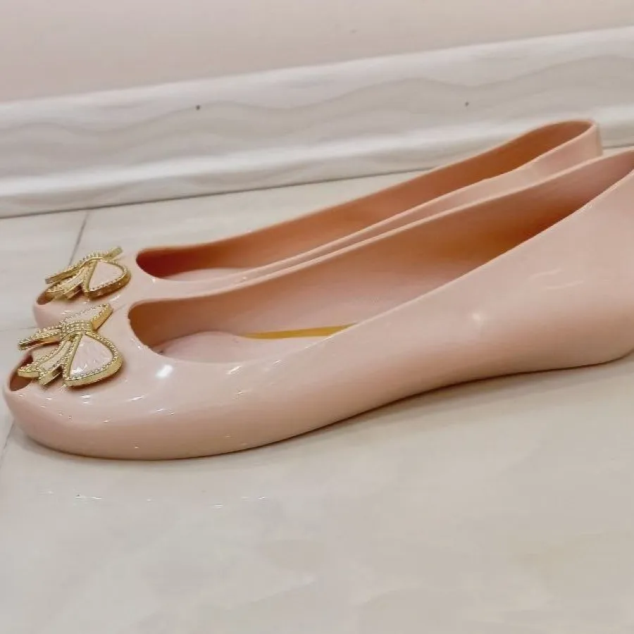 2 عدد کفش با هم