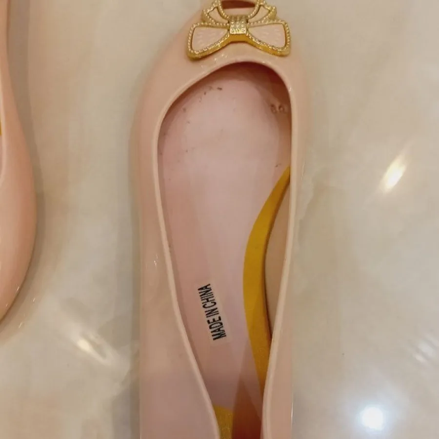 2 عدد کفش با هم