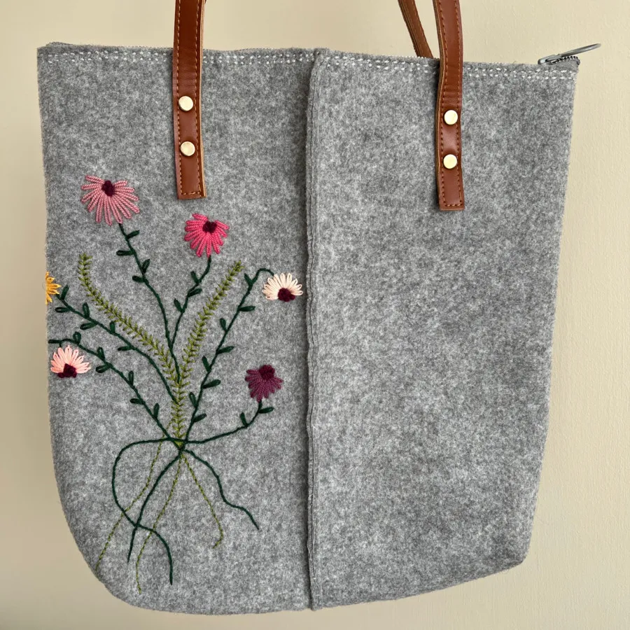 کیف نمدی گلدوزی شده