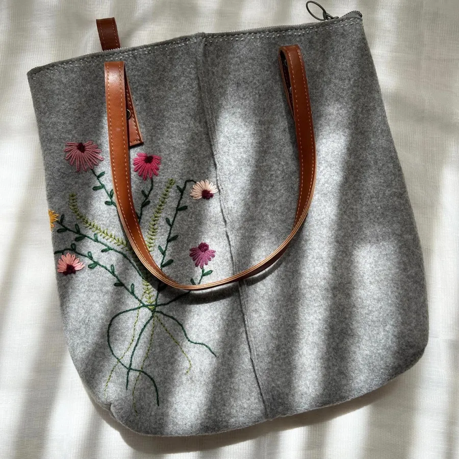 کیف نمدی گلدوزی شده