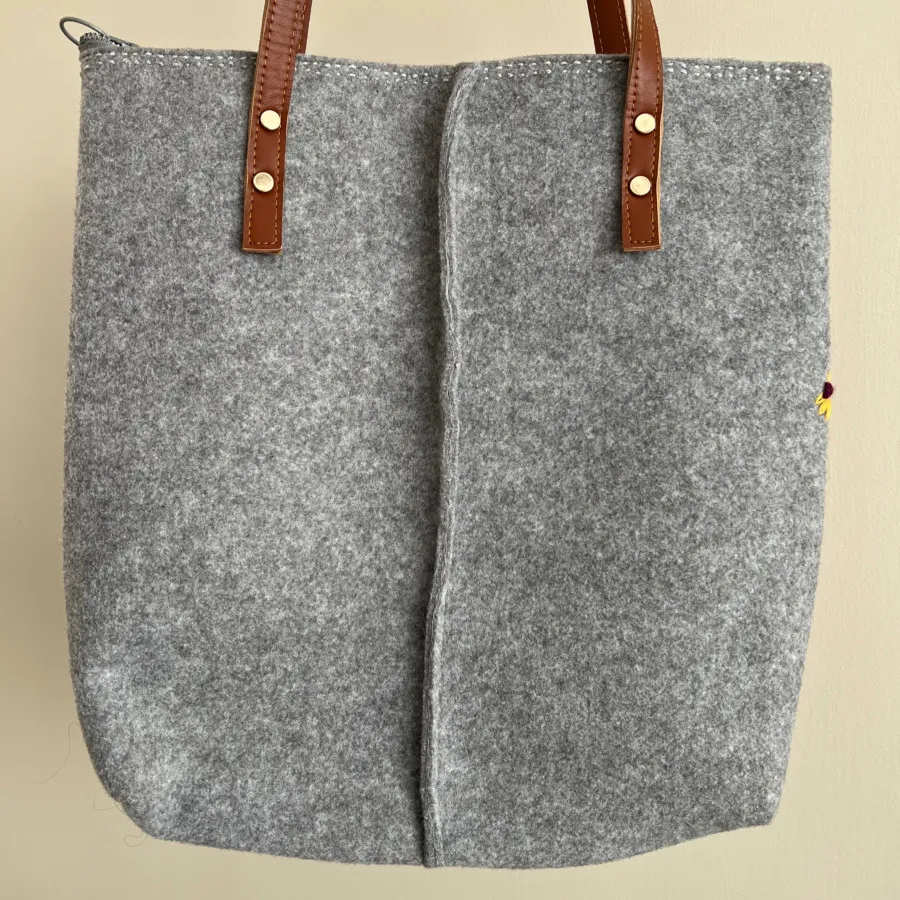 کیف نمدی گلدوزی شده