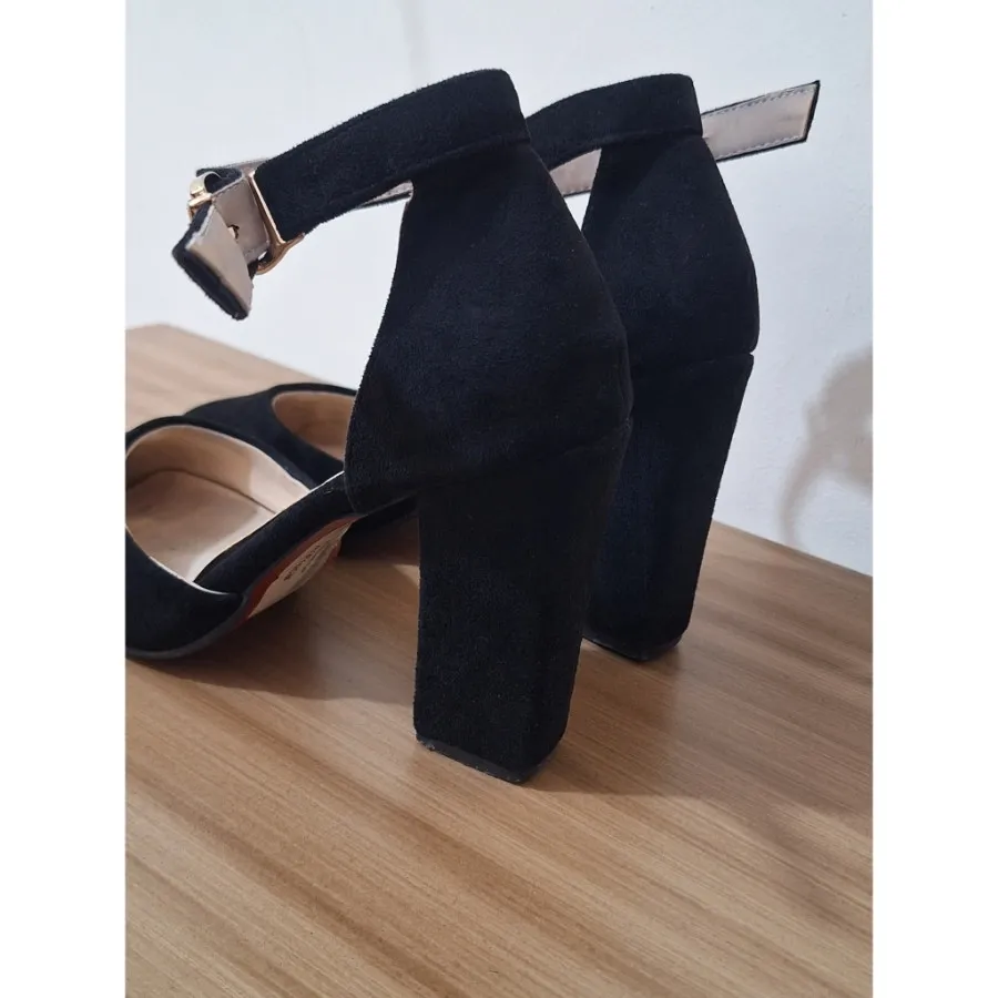 کفش پاشنه دار