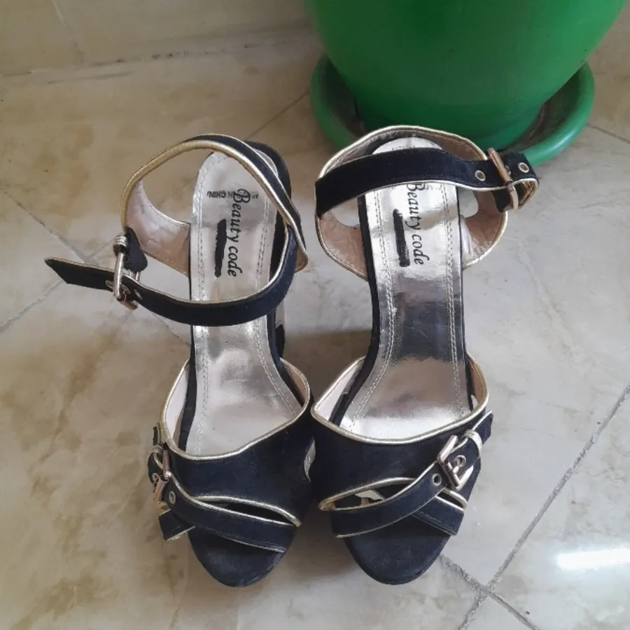 کفش مجلسی مشکی طلایی