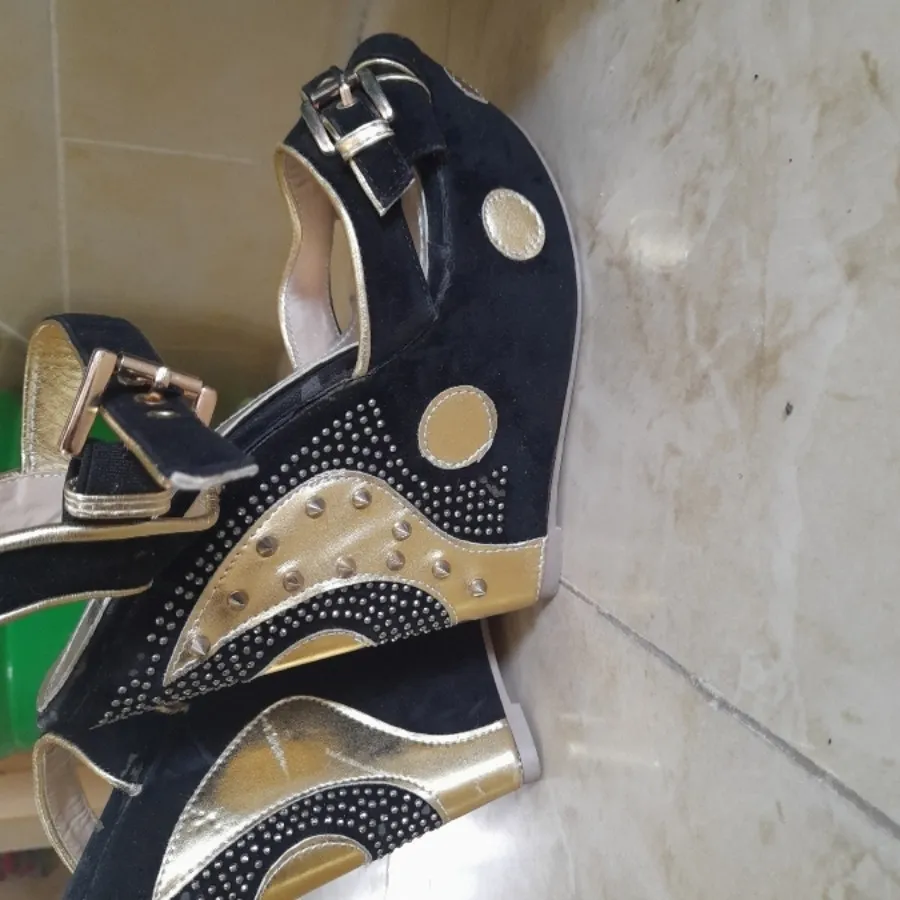 کفش مجلسی مشکی طلایی