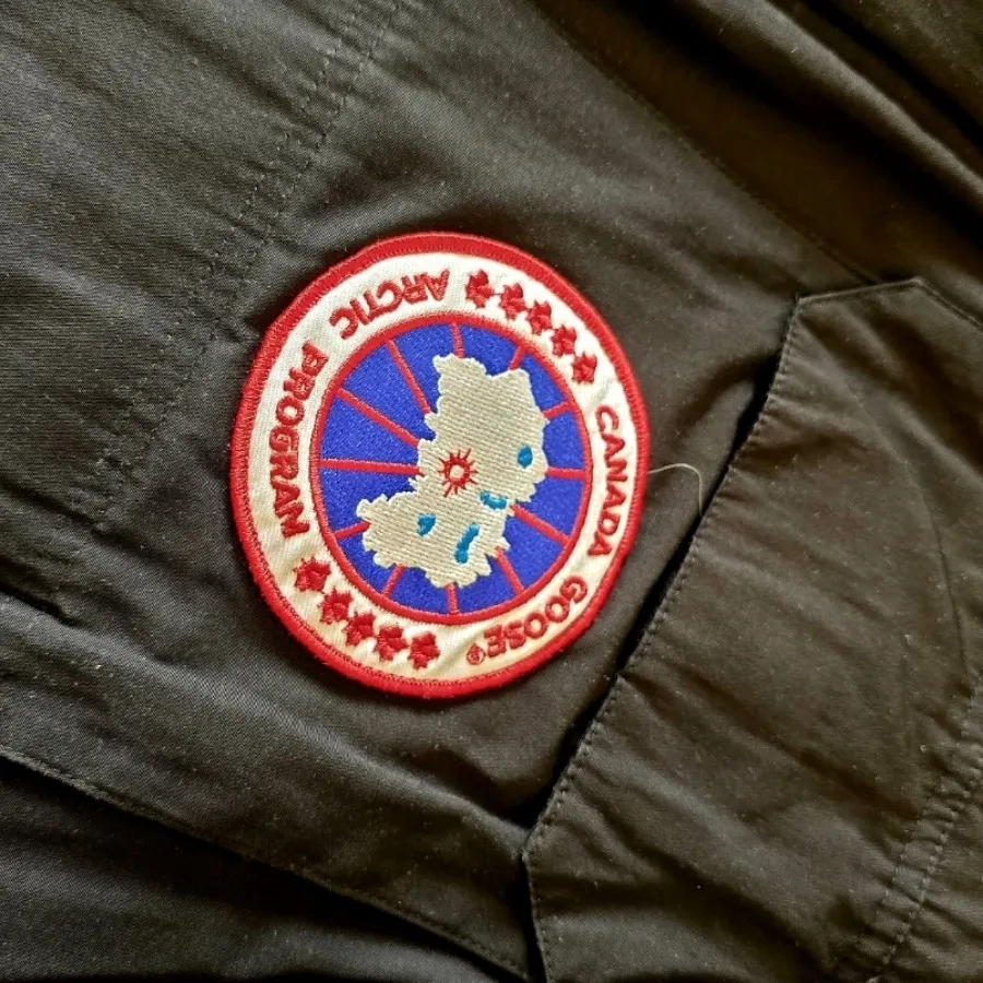 کاپشن کانادا گوس کانادایی