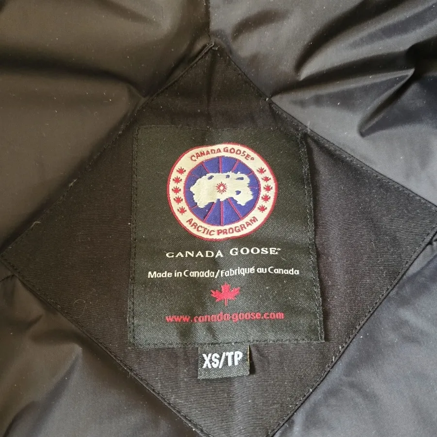 کاپشن کانادا گوس کانادایی