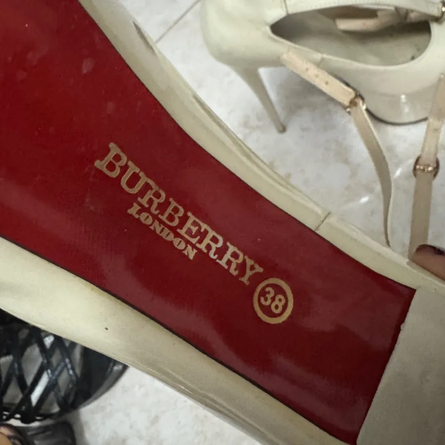 کفش Burberry 38
