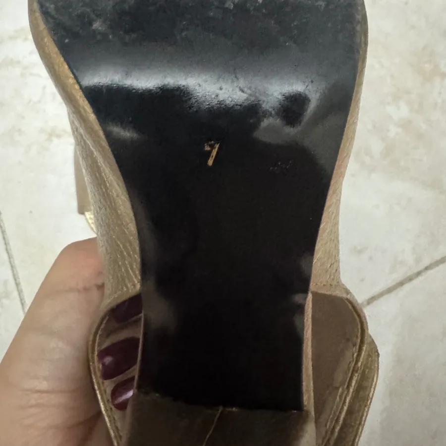 کفش پاشنه دار طلایی vale