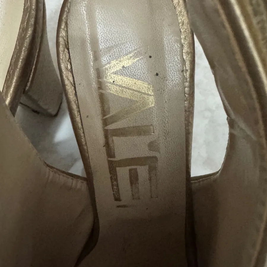 کفش پاشنه دار طلایی vale